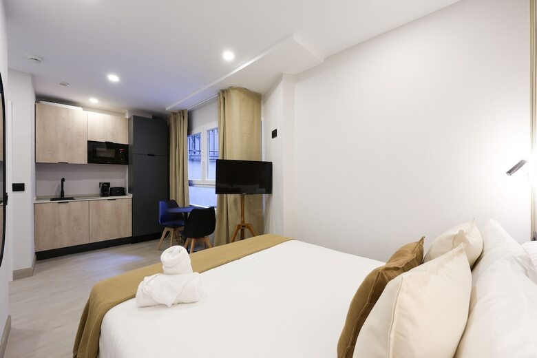 Aparthotel Habitaciones San Bernardo 20