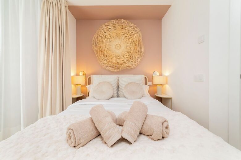 Hostal Aurora Stays By Charming