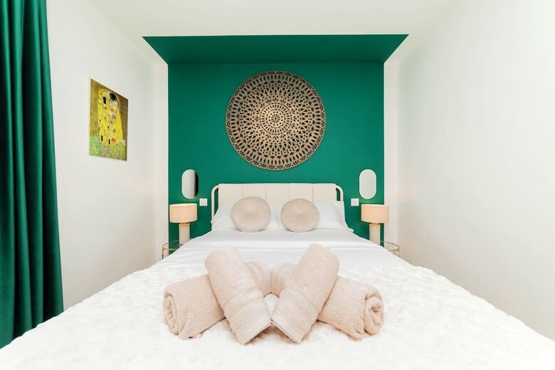 Hostal Aurora Stays By Charming