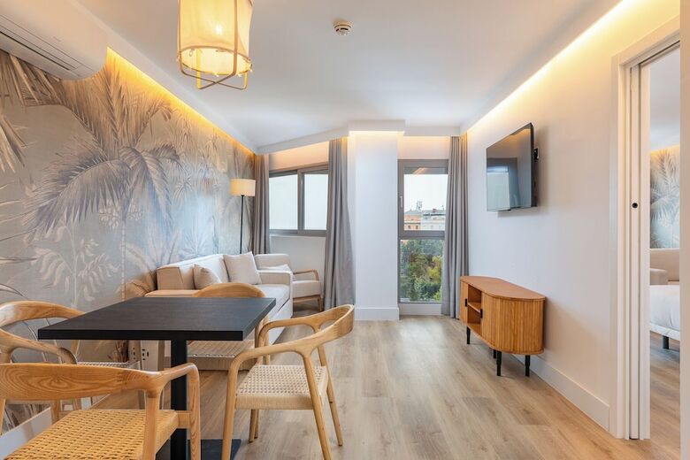 Ha Aparthotel Retiro Suites