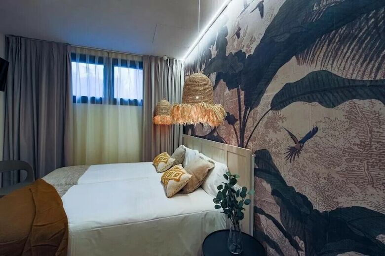 Aparthotel Home42