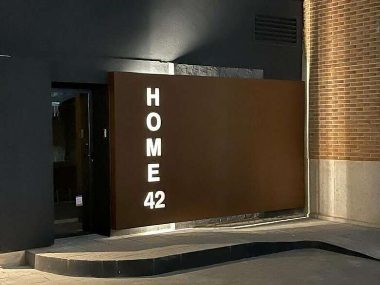 Aparthotel Home42