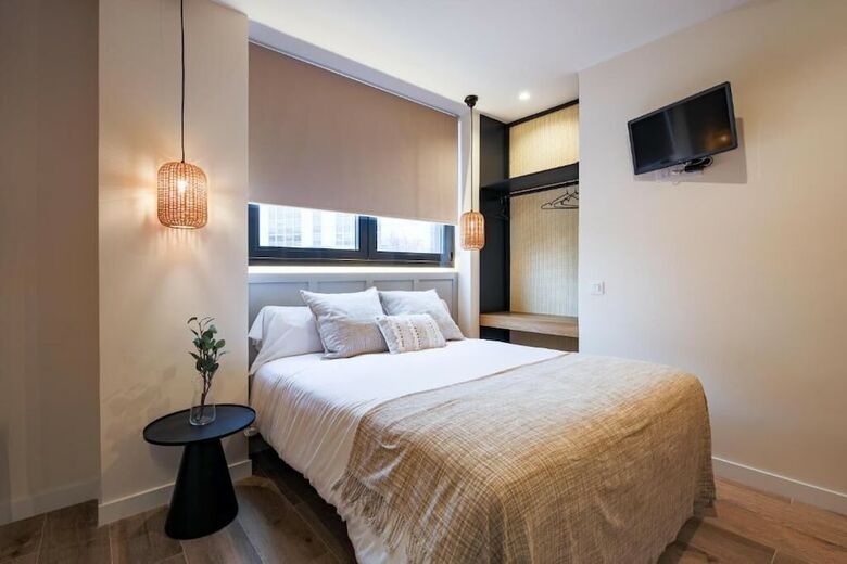 Aparthotel Home42