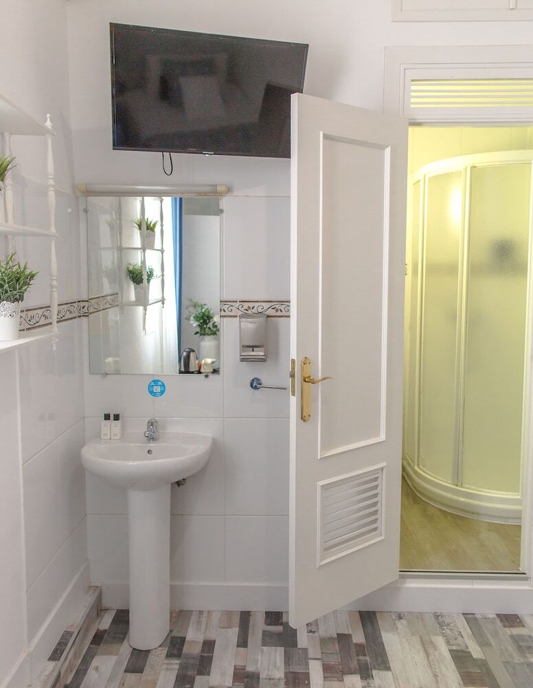 Pension Hostal Adeco
