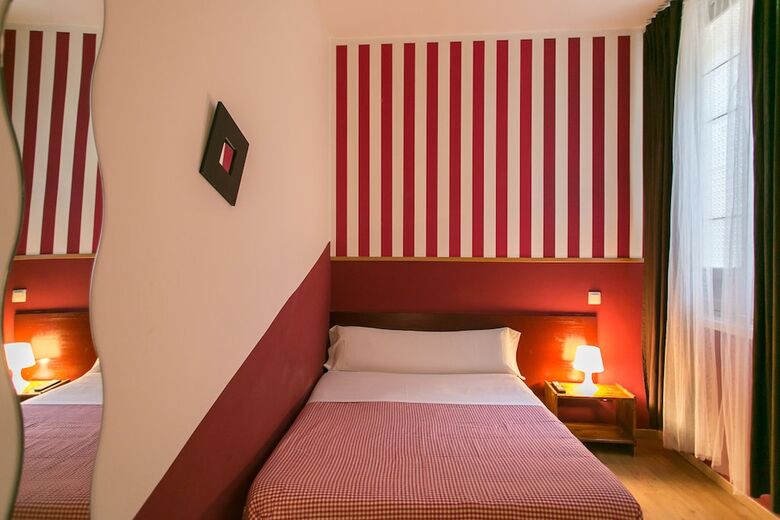 Hostal La Casa De La Plaza