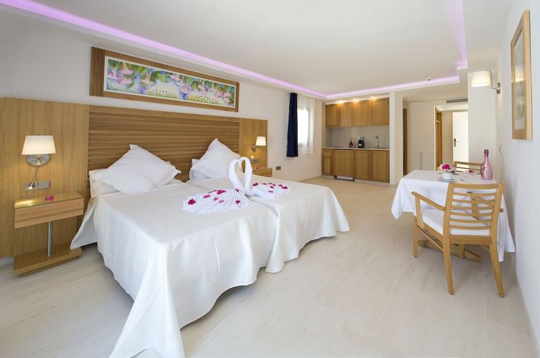 Aparthotel My Way Luxury Ibiza Studios