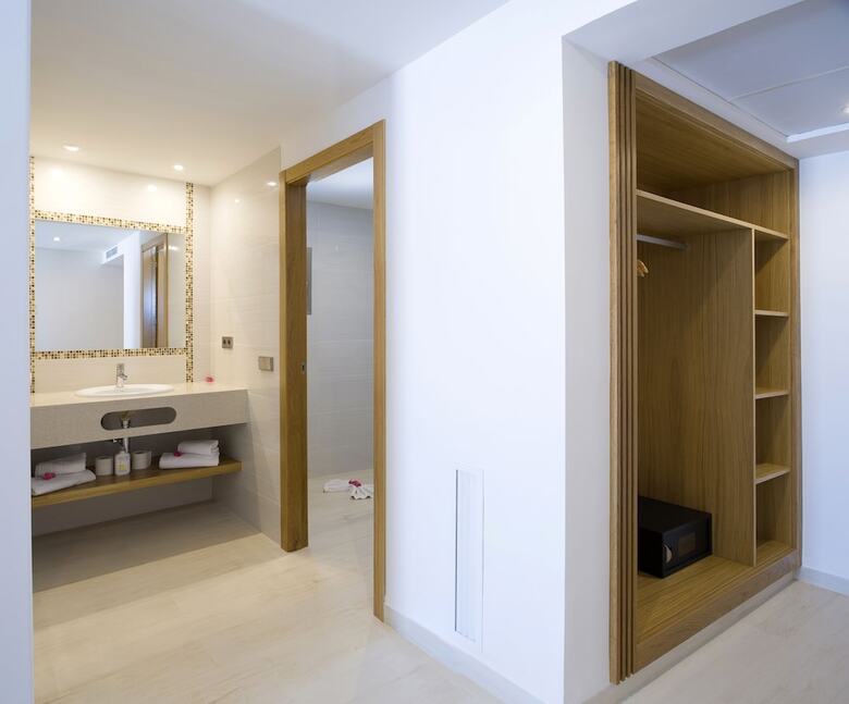 Aparthotel My Way Luxury Ibiza Studios