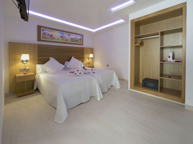 Aparthotel My Way Luxury Ibiza Studios