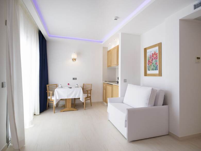 Aparthotel My Way Luxury Ibiza Studios