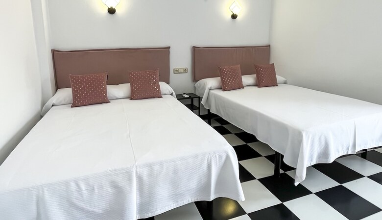 Hotel Micaela Charming Hostal