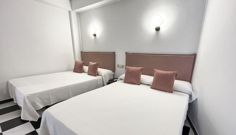 Hotel Micaela Charming Hostal