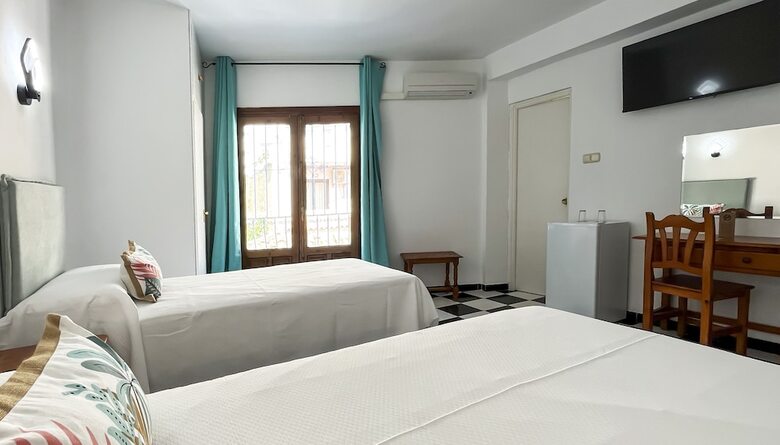 Hotel Micaela Charming Hostal