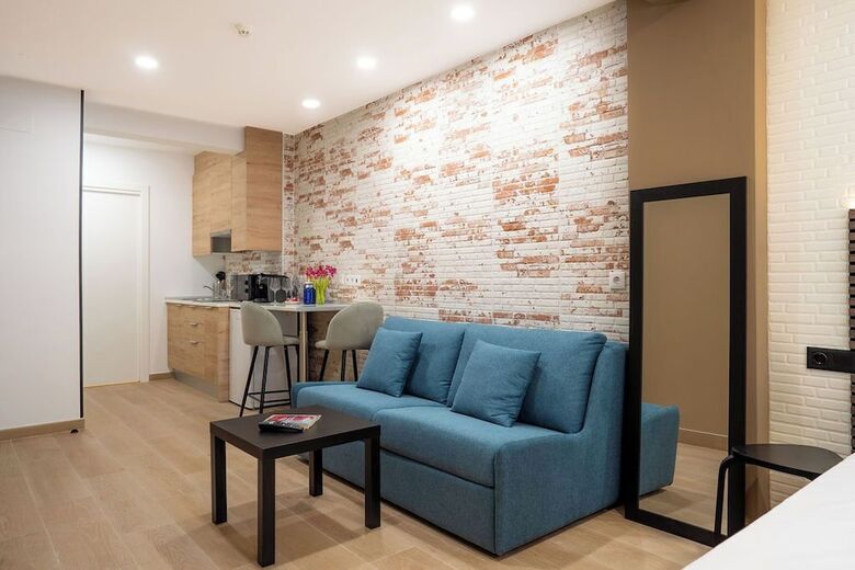 Hotel Emily Suites