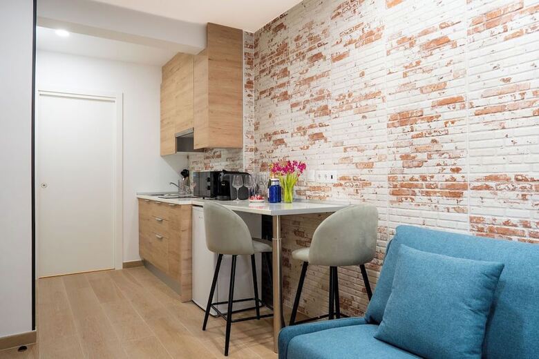 Hotel Emily Suites
