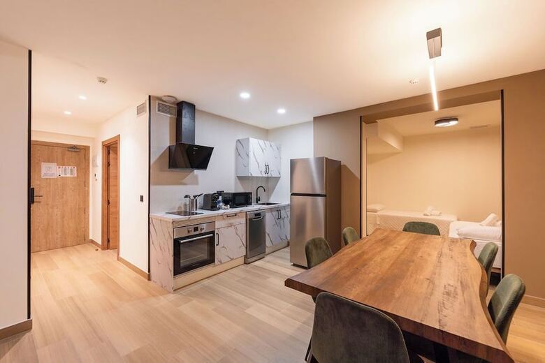 Hotel Emily Suites