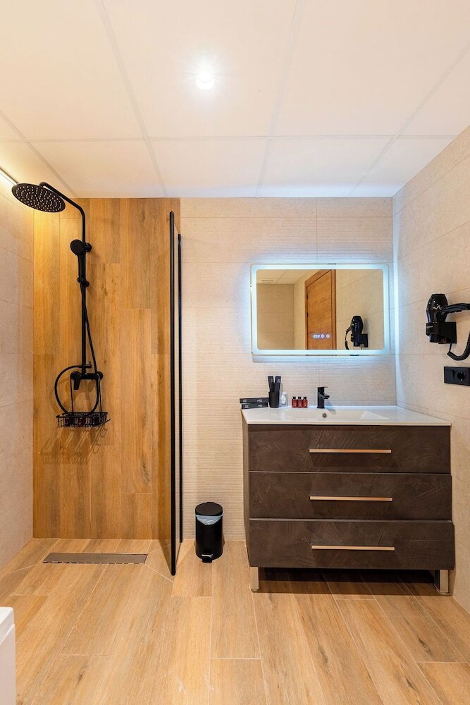Hotel Emily Suites