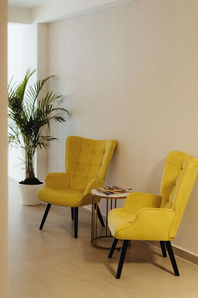 Hotel Emily Suites