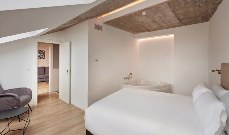 Aparthotel Sercotel Granada Suites