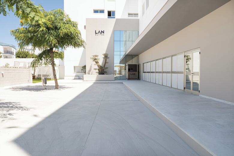 Aparthotel Lan Suites