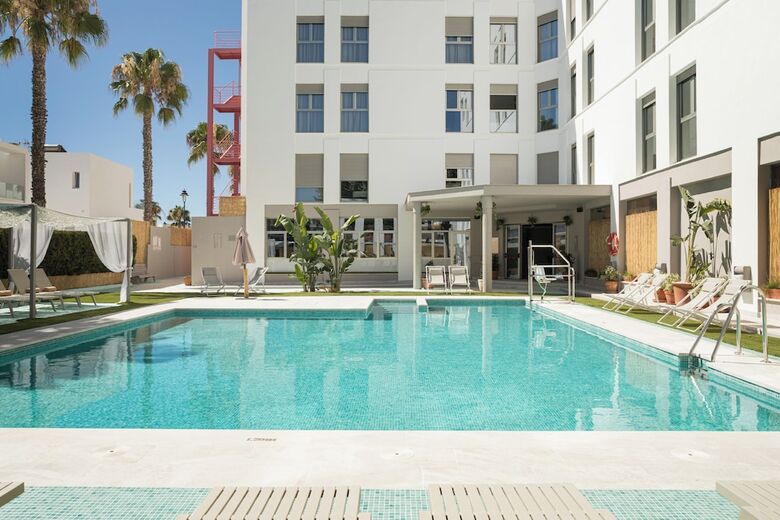 Aparthotel Lan Suites