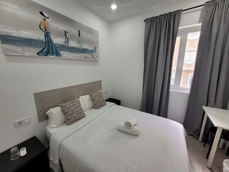 Hotel Ayz Silvela - Auto Check-in Property
