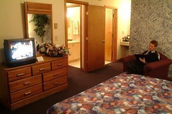 Posada Groton Inn & Suites