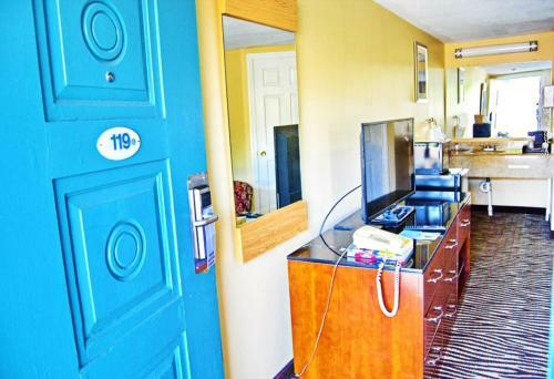 Hotel Flagship Inn & Suites