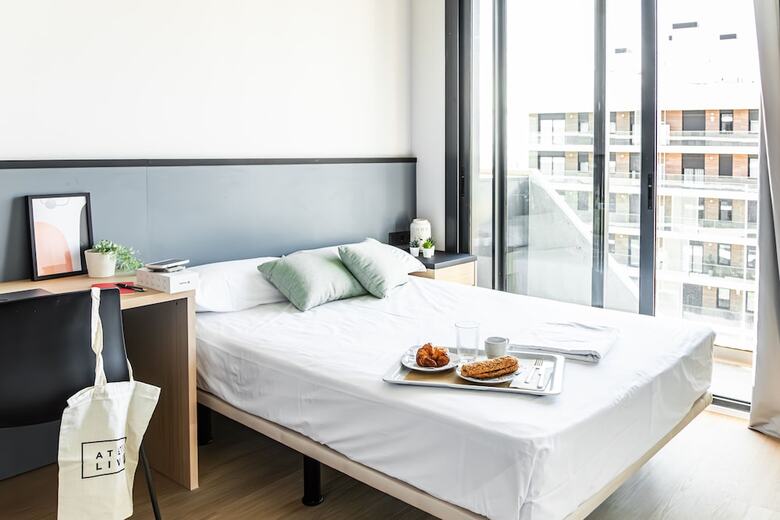 Residencia Atenea Living
