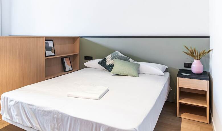 Residencia Atenea Living