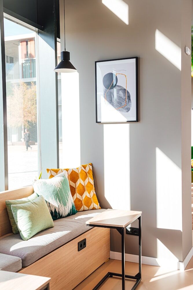 Residencia Atenea Living