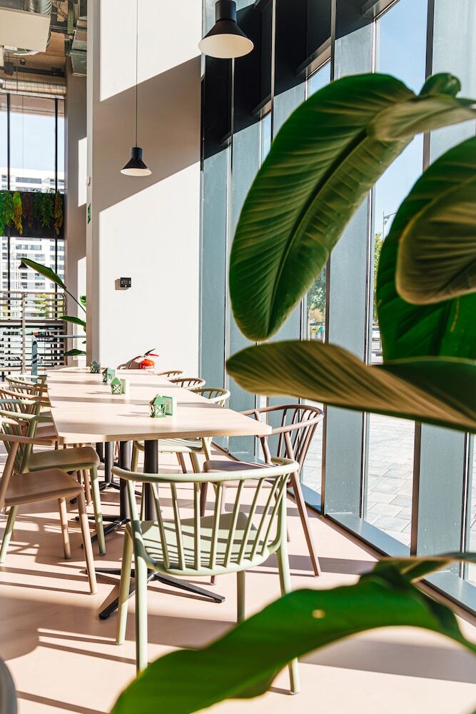 Residencia Atenea Living