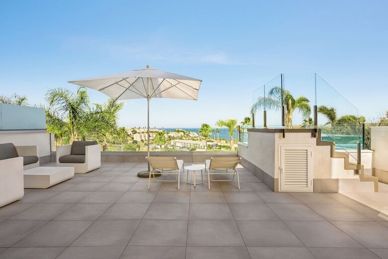 Hotel Seaview Residence With Pool