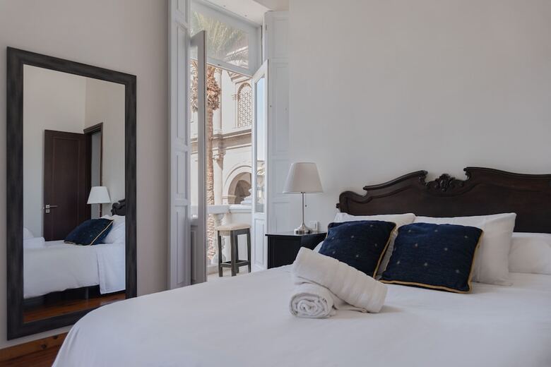 Santa Ana Suite & Rooms