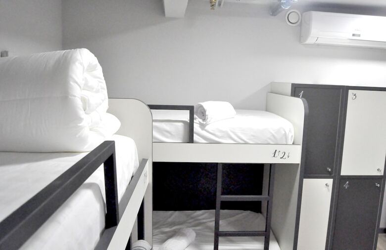 Hostal Quartier Bilbao Hostel
