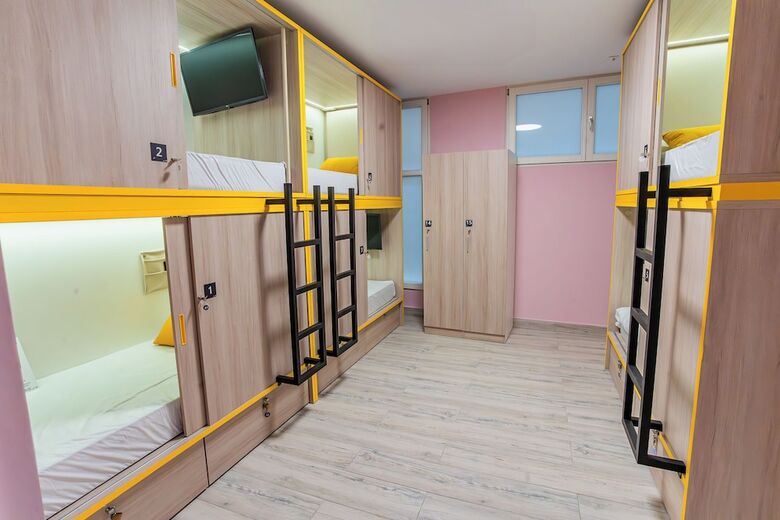 Hostal Aptc Etxea Hostel