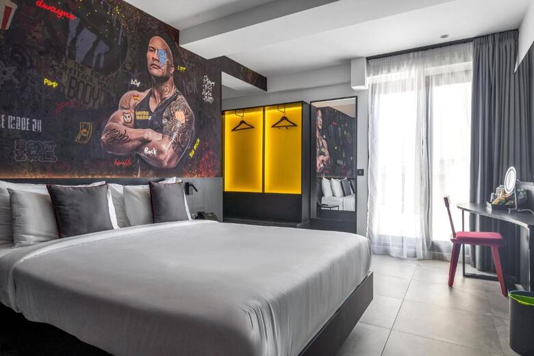So City Hotel