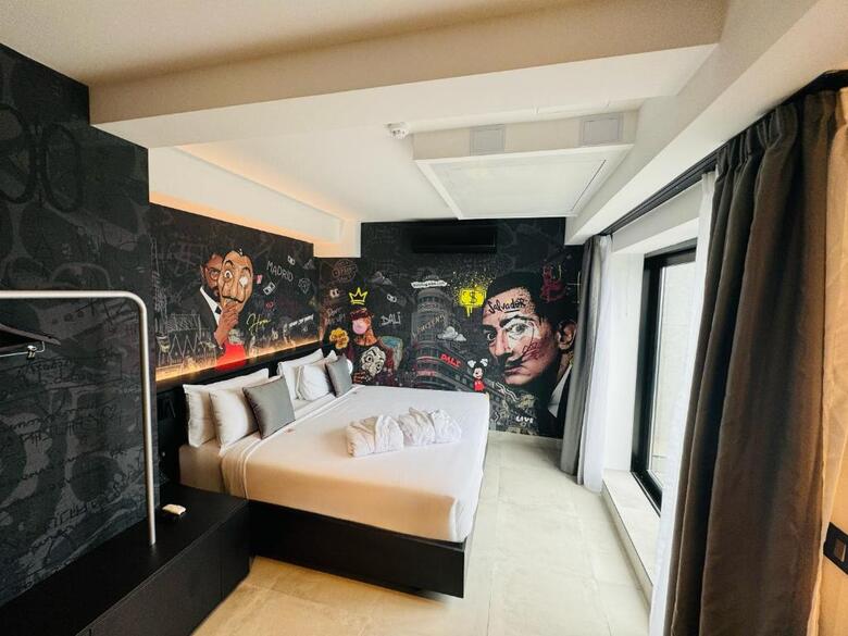 So City Hotel