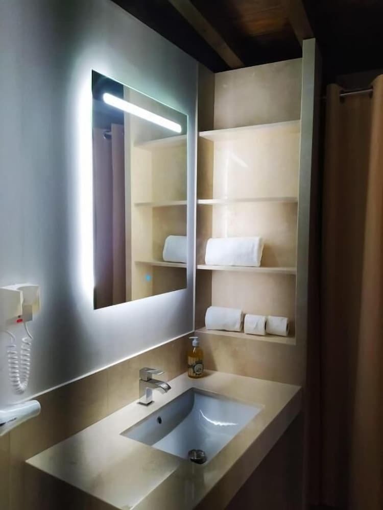 Aparthotel Isa Granada