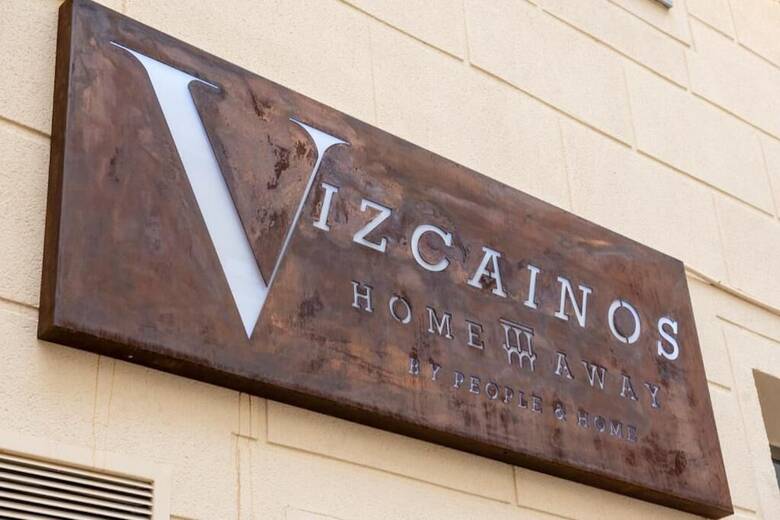 Hostal Vizcainos Home Away