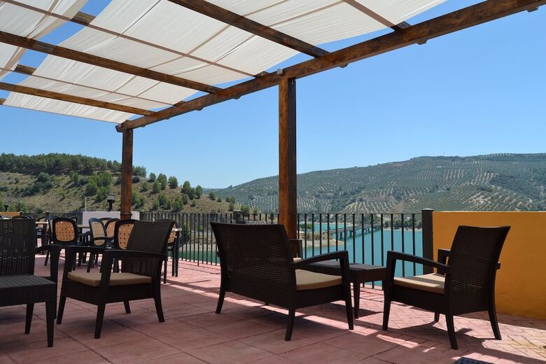 Hotel Caserio de Iznajar