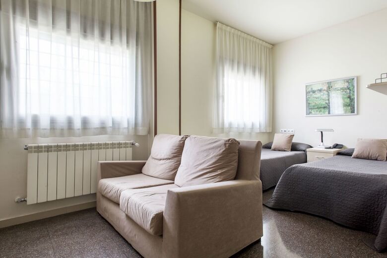 Hostal Albergue Residencia Universitaria Resa Los Abedules - Campus Accomodation