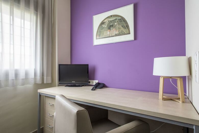 Hostal Albergue Residencia Universitaria Resa Los Abedules - Campus Accomodation