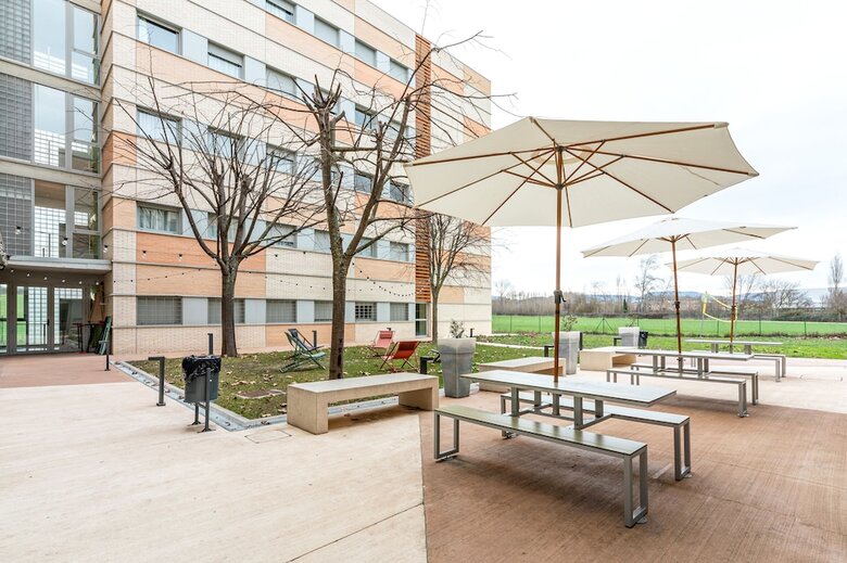 Hostal Albergue Residencia Universitaria Resa Los Abedules - Campus Accomodation
