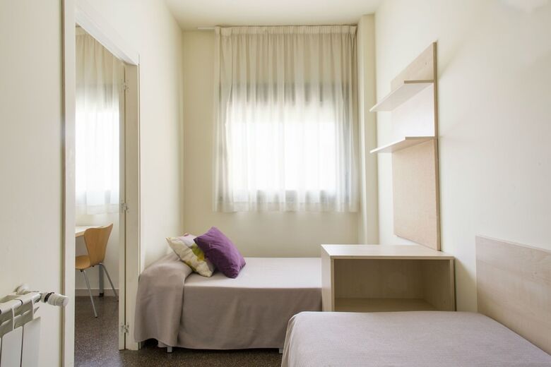 Hostal Albergue Residencia Universitaria Resa Los Abedules - Campus Accomodation
