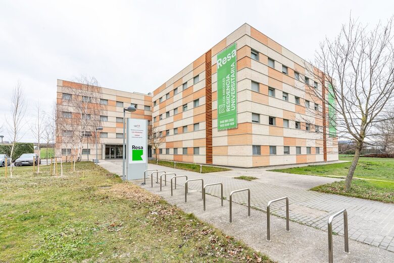 Hostal Albergue Residencia Universitaria Resa Los Abedules - Campus Accomodation