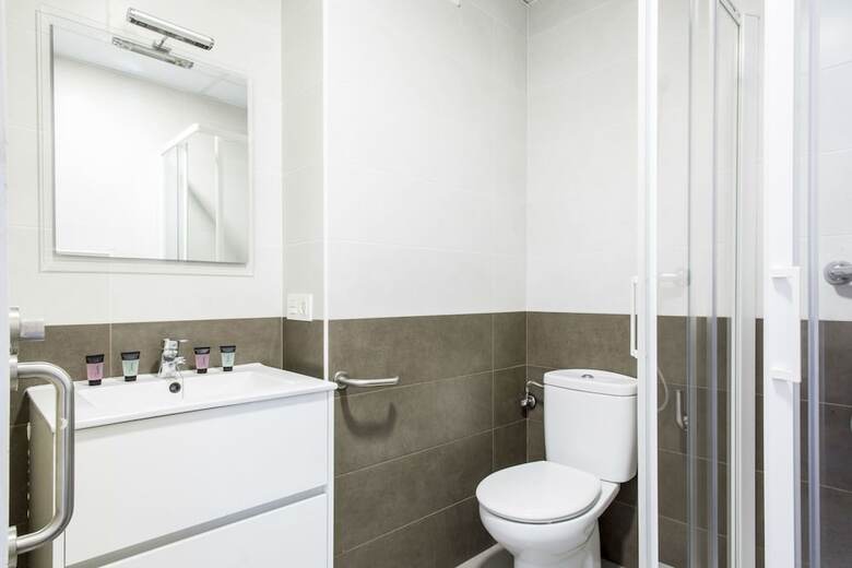 Hostal Albergue Residencia Universitaria Resa Los Abedules - Campus Accomodation