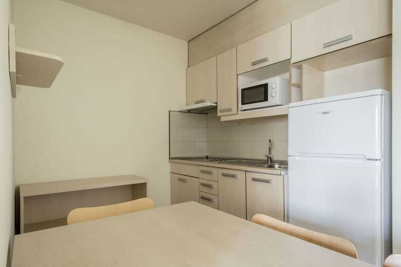 Hostal Albergue Residencia Universitaria Resa Los Abedules - Campus Accomodation