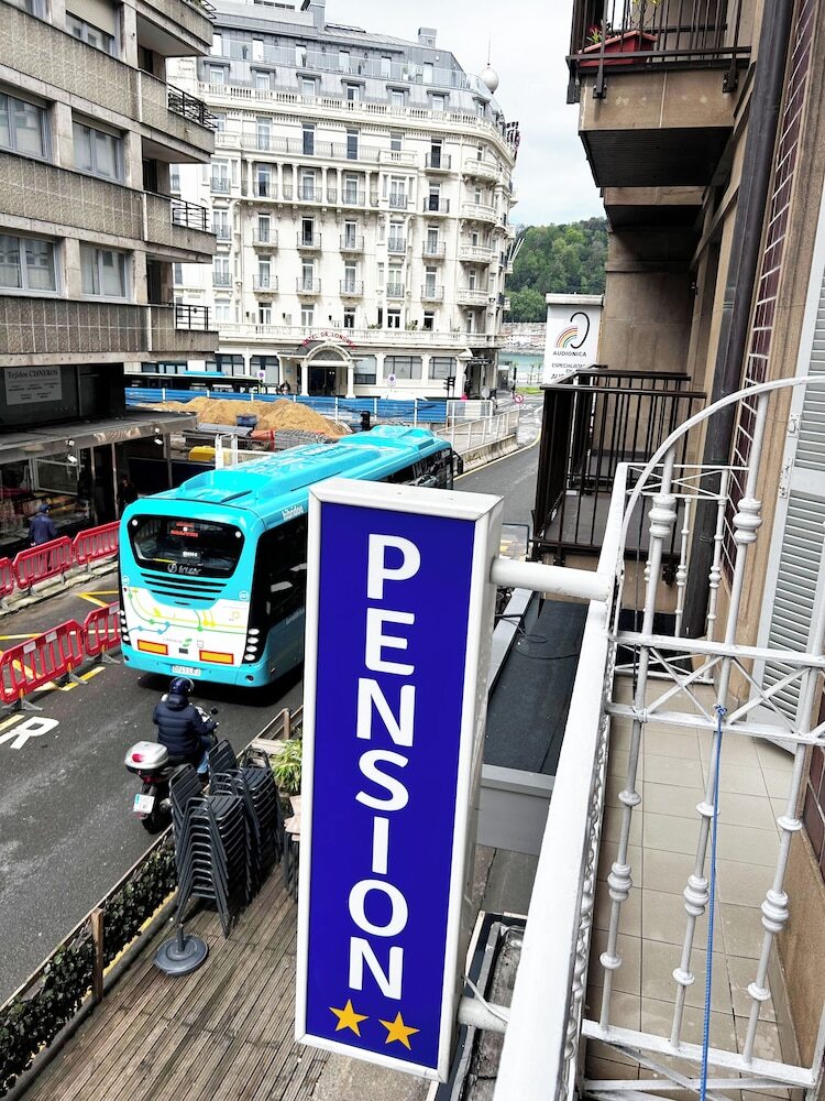 Pensi�n R�gil