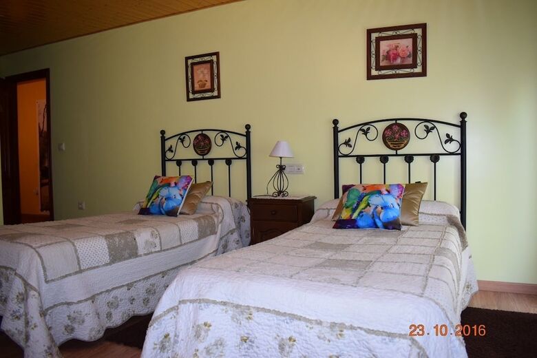 Casa Rural Os Carballos