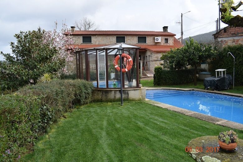 Casa Rural Os Carballos